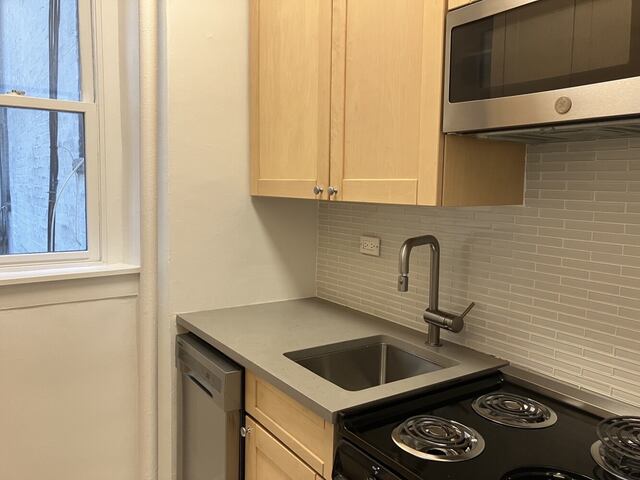 1-Bedroom at Manhattan East: 219 East 66th