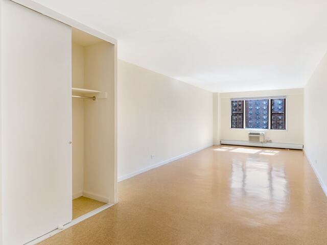 1-Bedroom at LeFrak City: Melbourne