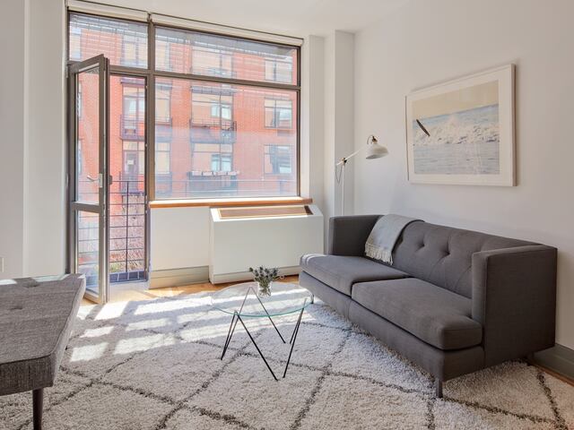 Studio at Court House Apartments