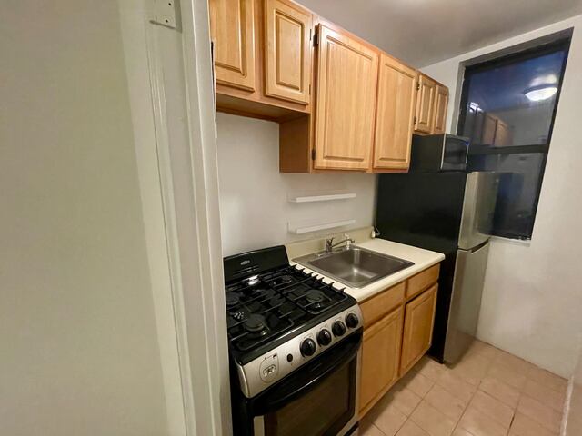 Studio at 156 East 85th Street