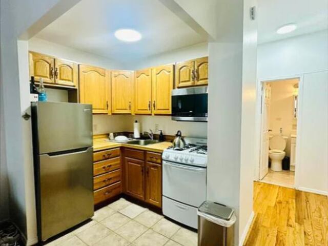 Studio at 305 East 95th Street