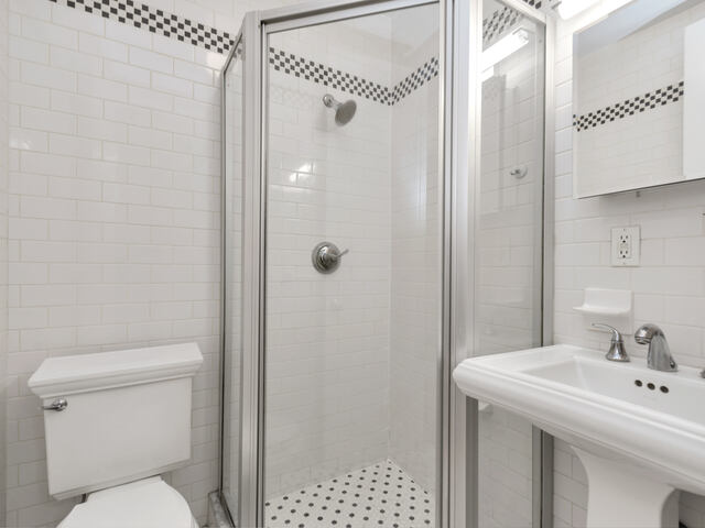 2-Bedroom at 121 Madison Avenue
