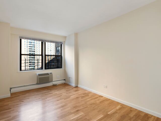 3-Bedroom at LeFrak City: Panama