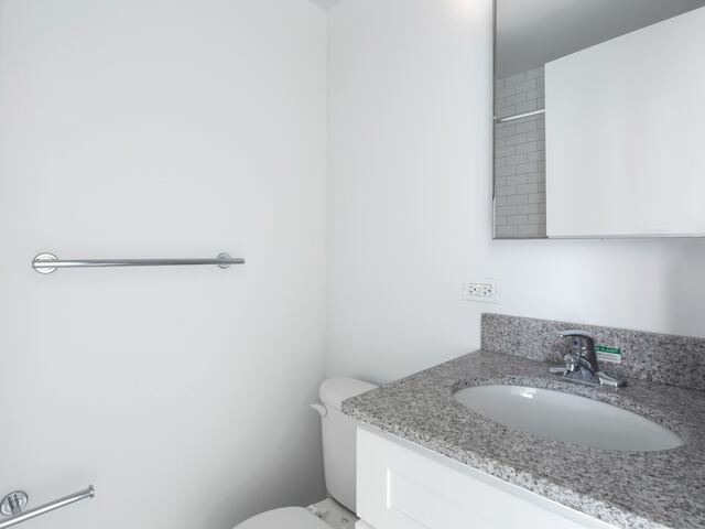 3-Bedroom at LeFrak City: Melbourne