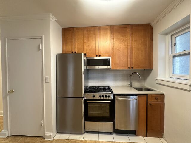1-Bedroom at Manhattan East: 209 East 66th