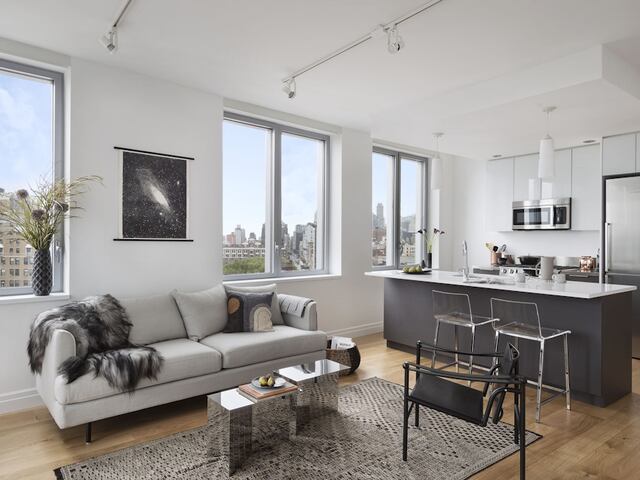 2-Bedroom at 300 Ashland Place