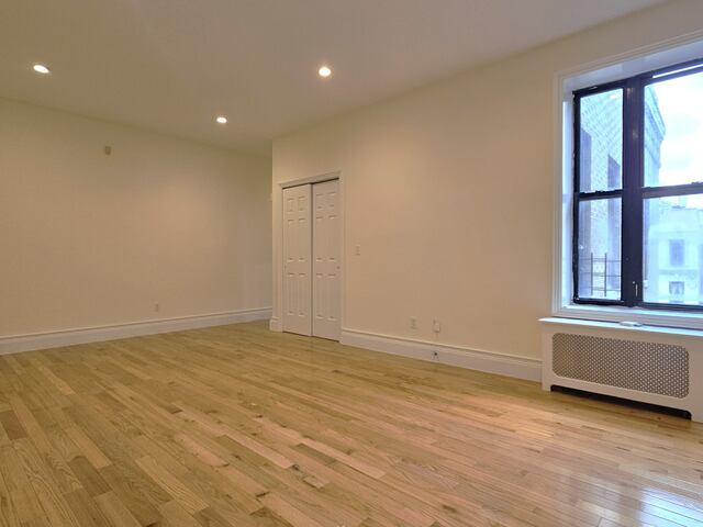 2-Bedroom at 250 Fort Washington Avenue