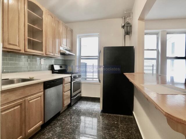 1-Bedroom at 175 Pinehurst Avenue