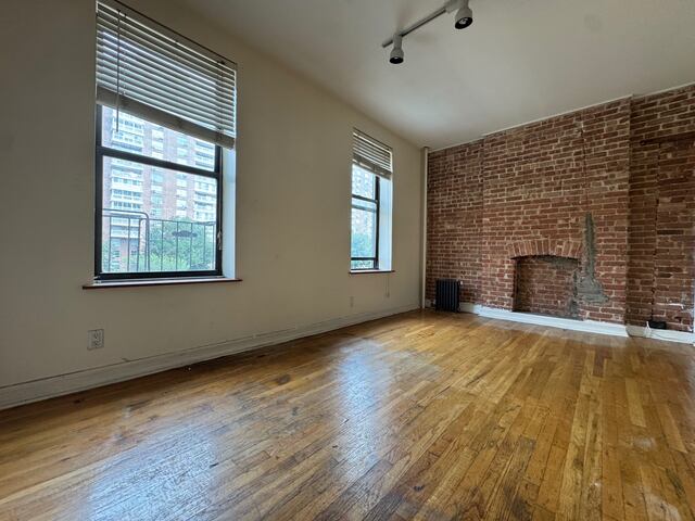 1-Bedroom at 3135 Broadway