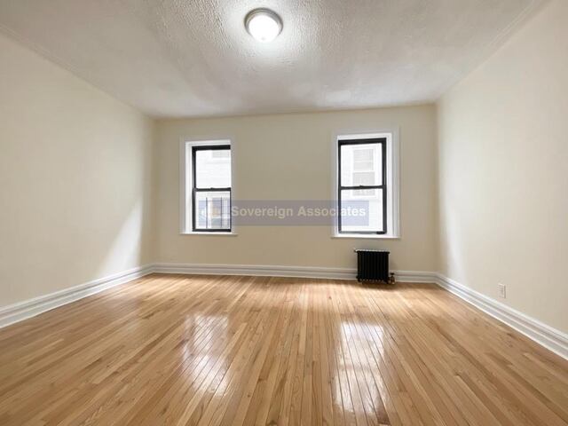 1-Bedroom at 165 Pinehurst Avenue