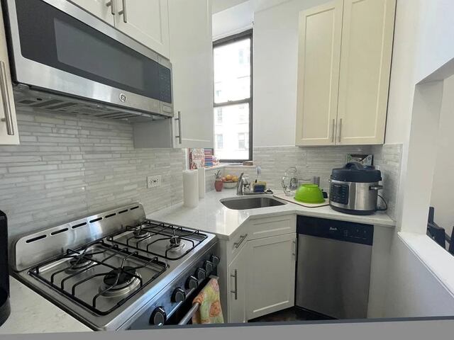 Studio at 155 Riverside Drive