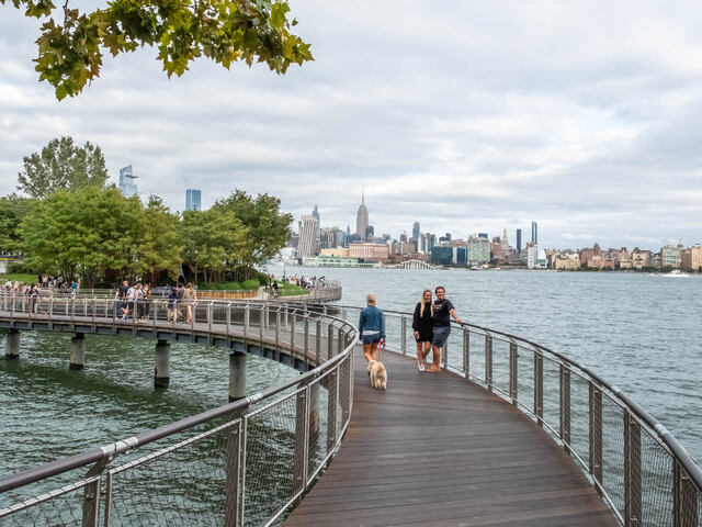 10 Minutes from the promenade and scenic views of Pier C Park.