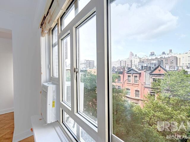 1-Bedroom at 10 West 74th Street