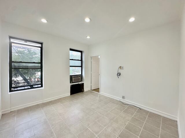 4-Bedroom at 3405 Broadway