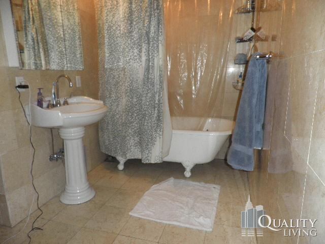 4-Bedroom at 579 Broadway