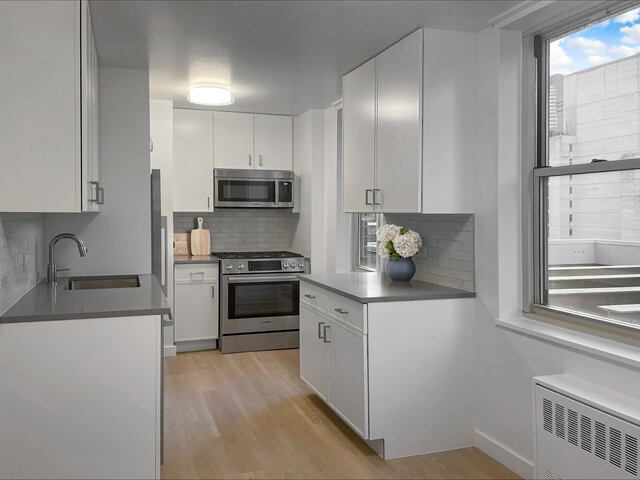 2-Bedroom at Murray Hill Manor
