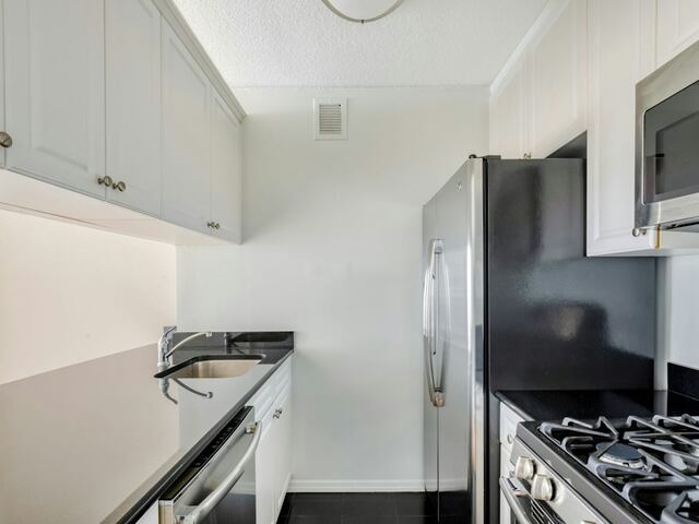 Studio at Normandie Court: 225 East 95th