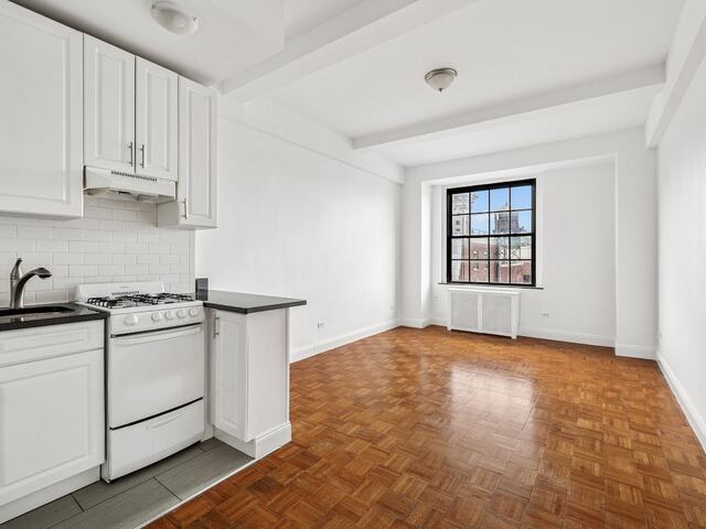 Studio at South Pierre (aka 160 West 71st)