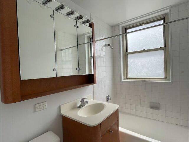 2-Bedroom at Murray Hill Manor