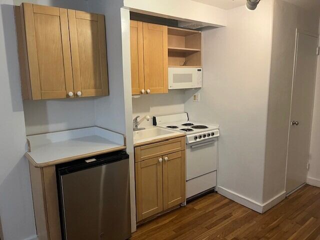 Studio at Sullivan Mews: 113 Sullivan