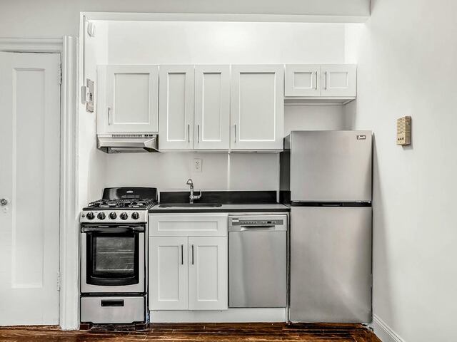 Studio at 140 Waverly Place