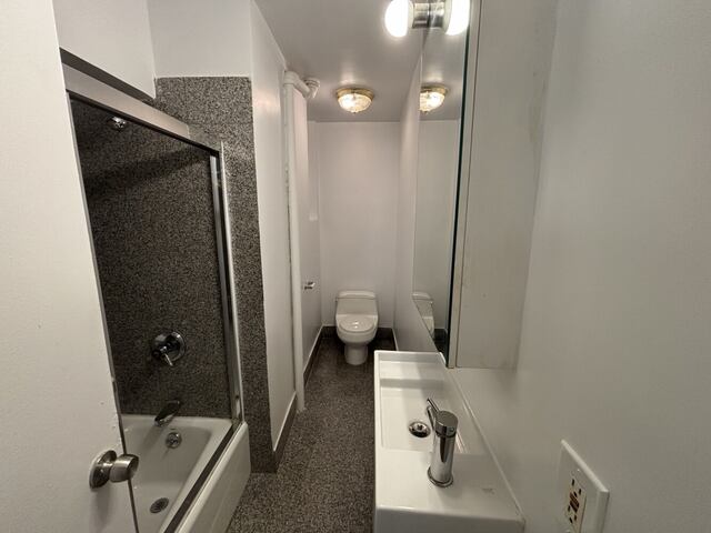 Studio at Manhattan East: 221 East 66th