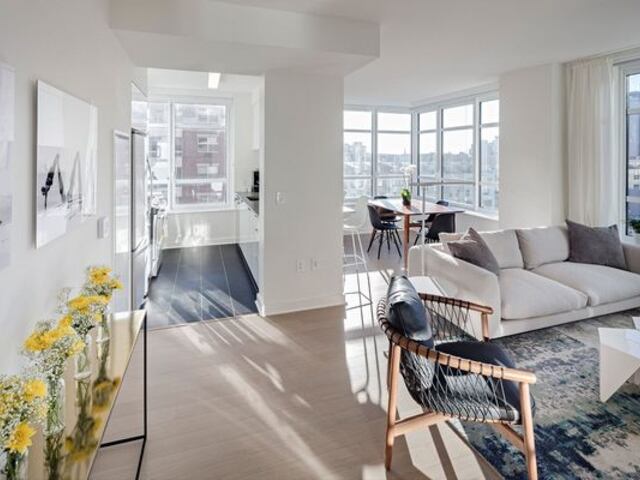 2-Bedroom at Hoyt and Horn