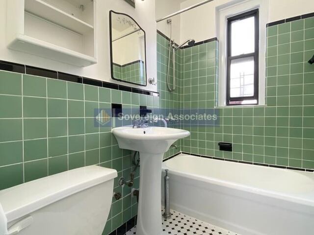 Studio at 567 Fort Washington Avenue