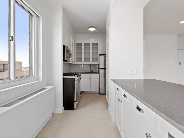 2-Bedroom at Two Lincoln Square