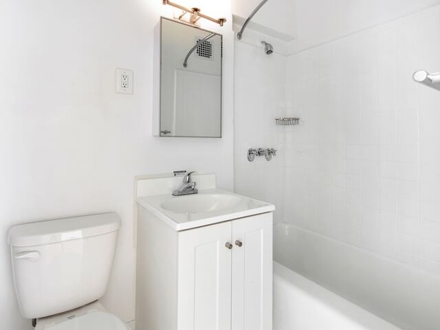 1-Bedroom at LeFrak City: Ceylon