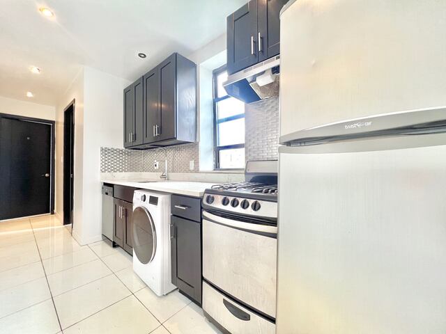 3-Bedroom at 953 Columbus Ave