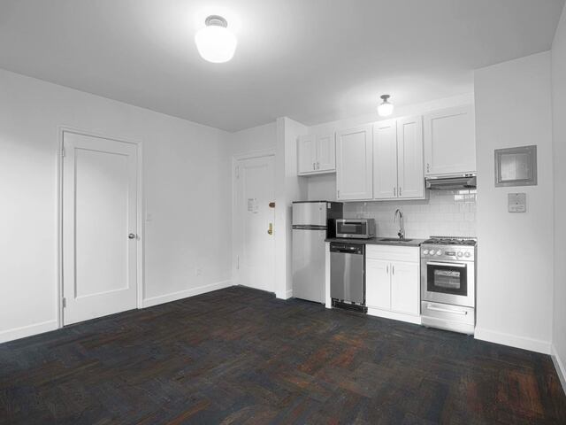 Studio at 140 Waverly Place