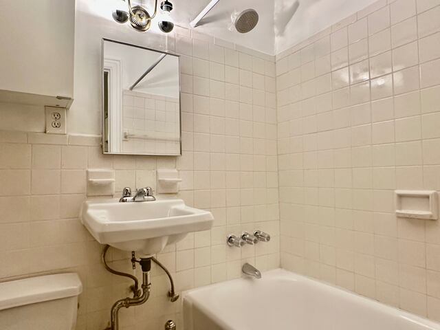 Studio at 1585 First Avenue