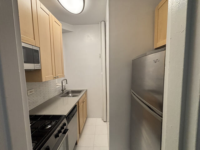 1-Bedroom at Manhattan East: 209 East 66th