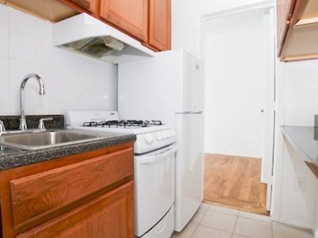 2-Bedroom at 225 Central Park North