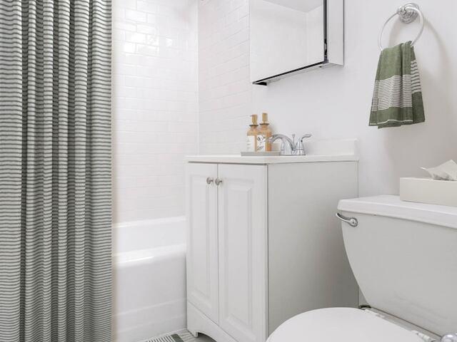 Studio at Parker Towers: 104-40 Queens Blvd