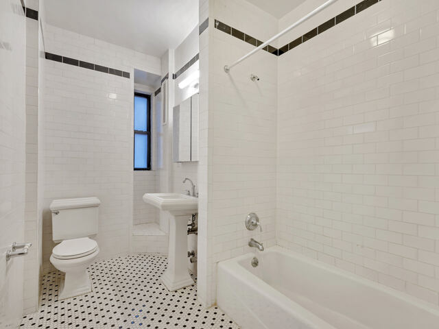 2-Bedroom at 121 Madison Avenue