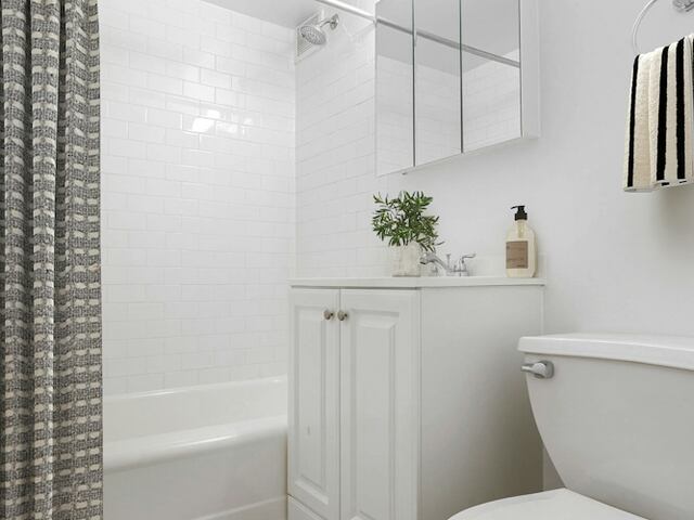 Studio at Parker Towers: 104-40 Queens Blvd
