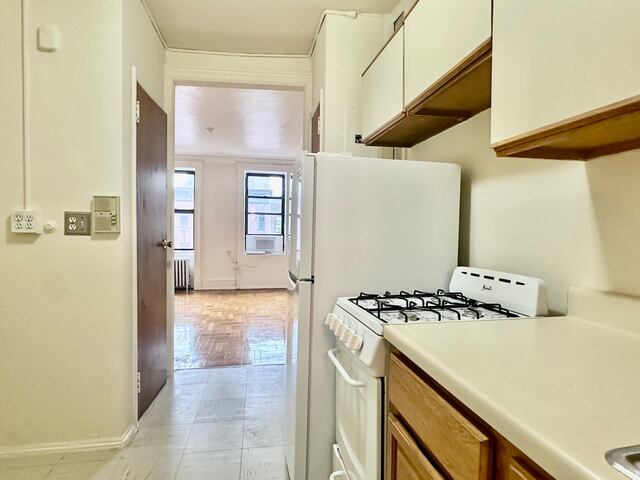 Studio at 1585 First Avenue