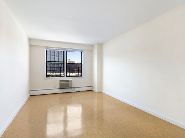 1-Bedroom at LeFrak City: Ceylon