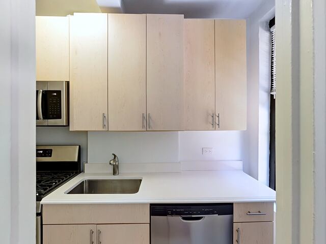 Studio at London Terrace Gardens: 445 West 23rd