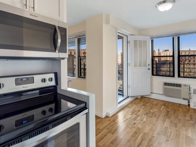 3-Bedroom at LeFrak City: Panama