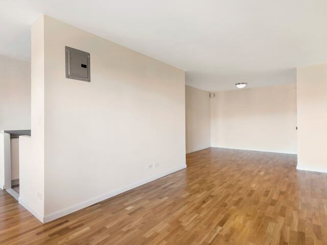 3-Bedroom at LeFrak City: Panama