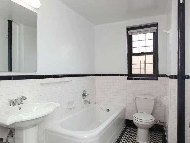 Studio at London Terrace Gardens: 450 West 24th