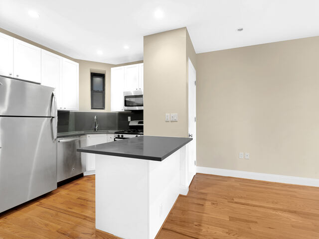 Studio at 1378 York Avenue