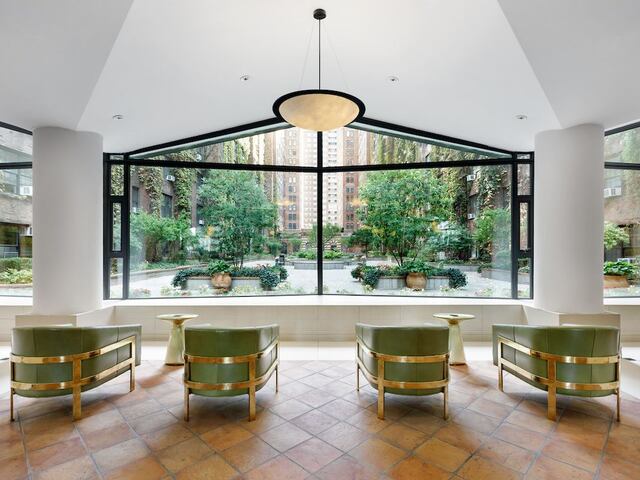 Studio at London Terrace Gardens: 450 West 24th