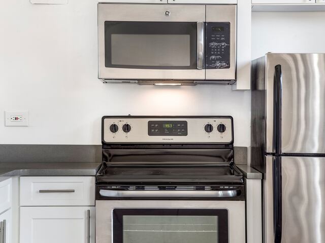 Studio at LeFrak City: Ceylon