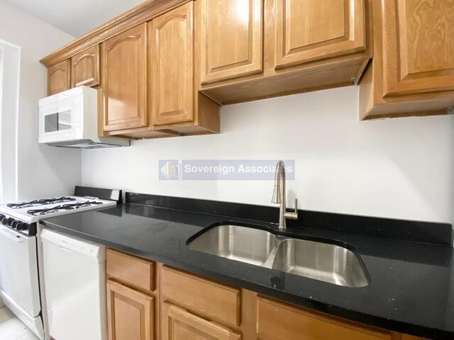 1-Bedroom at 165 Pinehurst Avenue