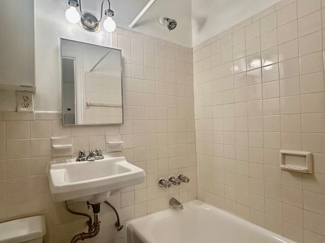 Studio at 1585 First Avenue