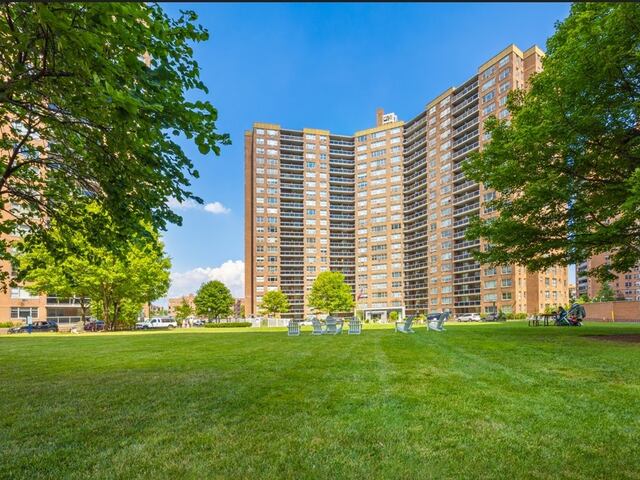 Studio at Parker Towers: 104-20 Queens Blvd